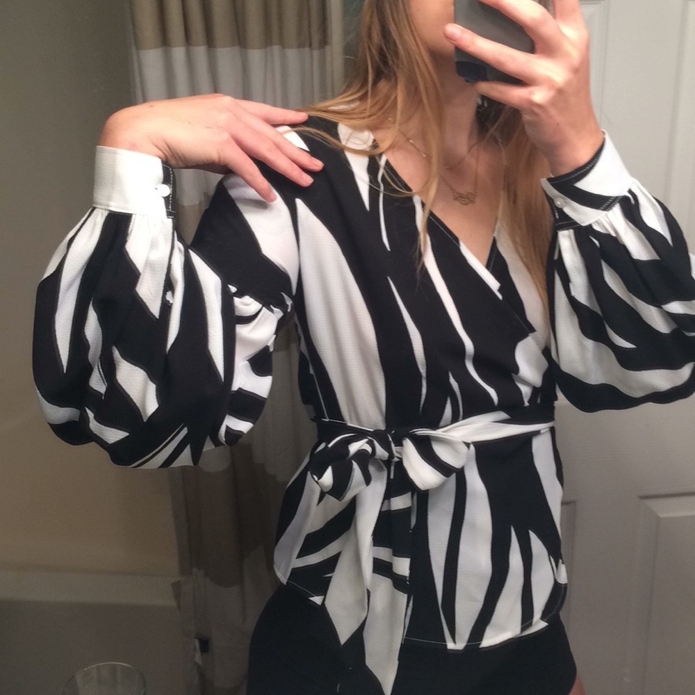 Abstract Wrap Top - Picture 3 of 8